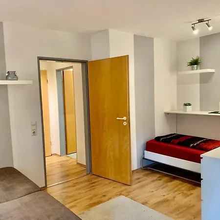 Ruhige In Mit Moebel Und Kostenlos Parkplatz 아파트 *
