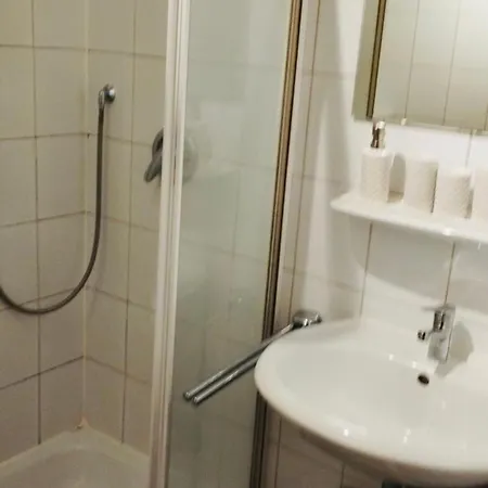 Ruhige In Mit Moebel Und Kostenlos Parkplatz Apartmán *