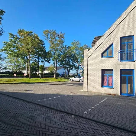 Ruhige In Mit Moebel Und Kostenlos Parkplatz 아파트