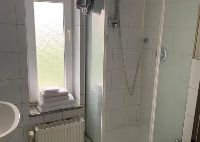 Ruhige In Mit Moebel Und Kostenlos Parkplatz *